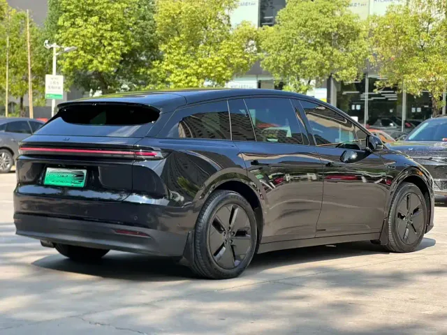 Li Auto i6 — Фото автомобиля 7
