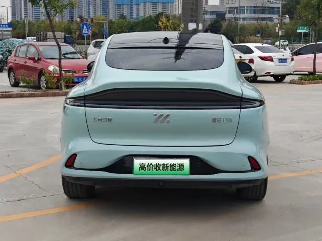 IM Motors LS6 — Фото автомобиля 8