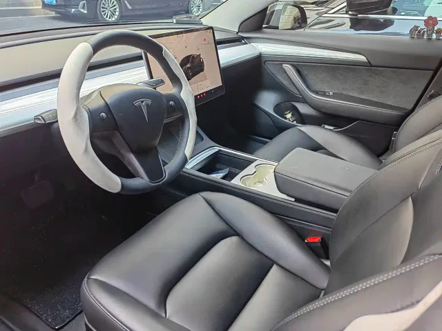 Tesla Model 3 — Фото автомобиля 5