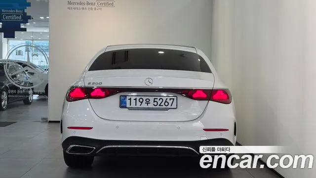 Mercedes-Benz E-Class — Фото автомобиля 19