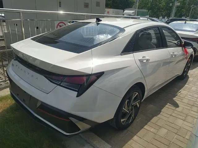 Hyundai Elantra — Фото автомобиля 6
