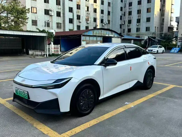 Фотография автомобиля — Toyota bZ3