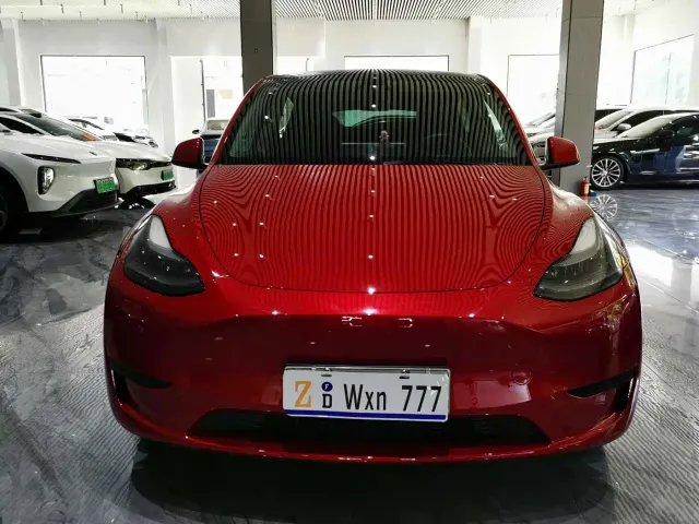 Tesla Model Y — Фото автомобиля 2