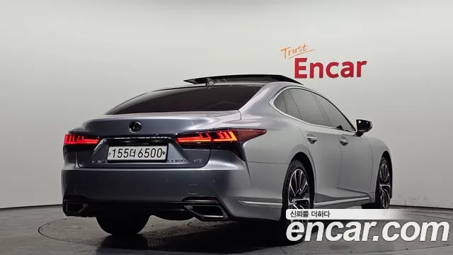 Lexus LS — Фото автомобиля 2