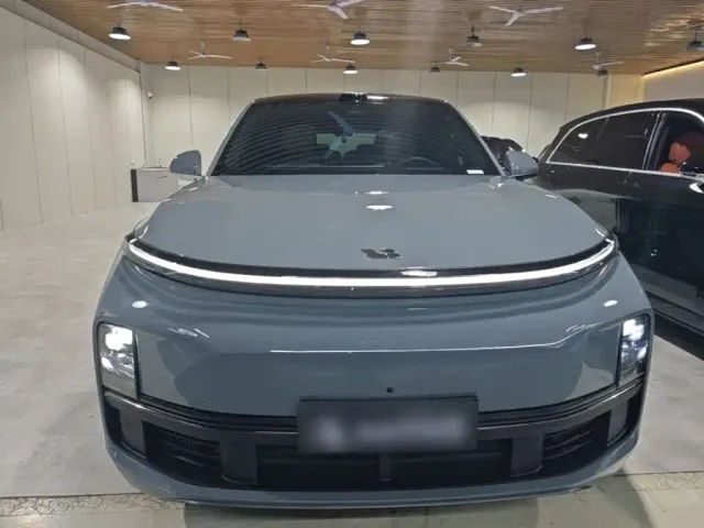 Li Auto L8 — Фото автомобиля 2