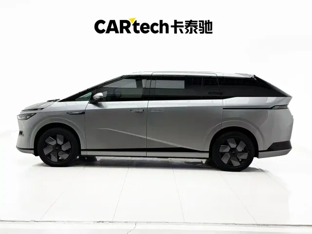 Xpeng X9 — Фото автомобиля 3