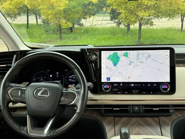 Lexus LM — Фото автомобиля 10