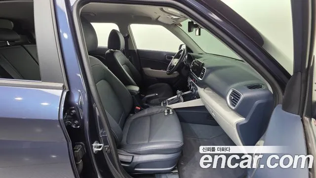 Hyundai Venue — Фото автомобиля 16