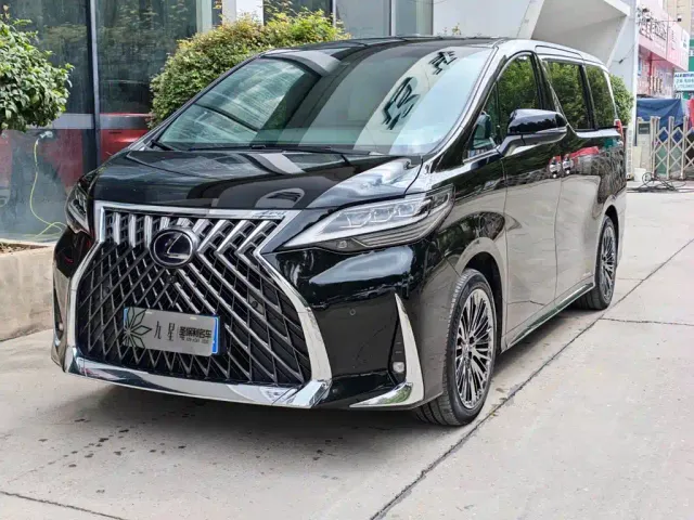 Фотография автомобиля — Lexus LM