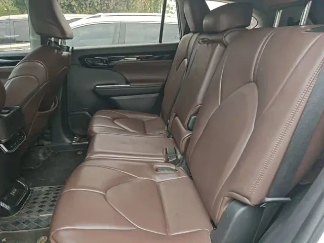 Toyota Highlander — Фото автомобиля 16