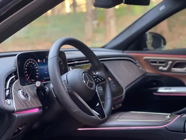 Mercedes-Benz E-Class — Фото автомобиля 4