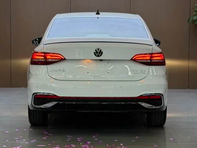 Volkswagen Lavida — Фото автомобиля 16