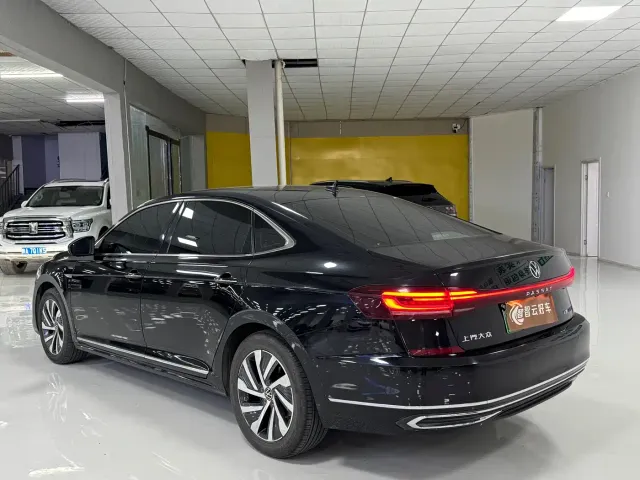 Volkswagen Passat — Фото автомобиля 7