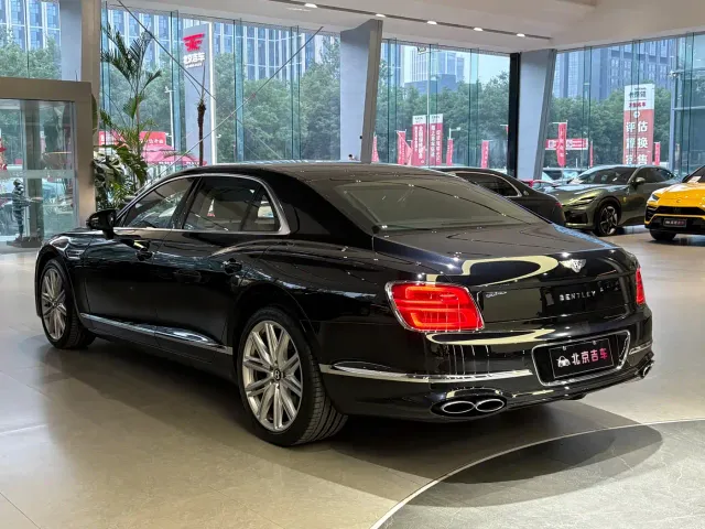 Bentley Flying Spur — Фото автомобиля 6