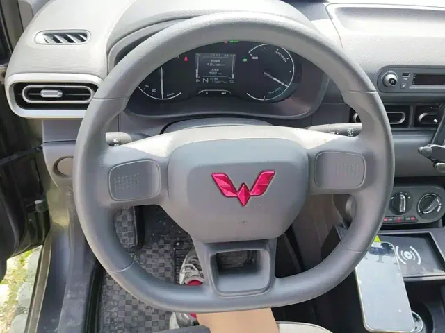 Wuling Hongguang — Фото автомобиля 10