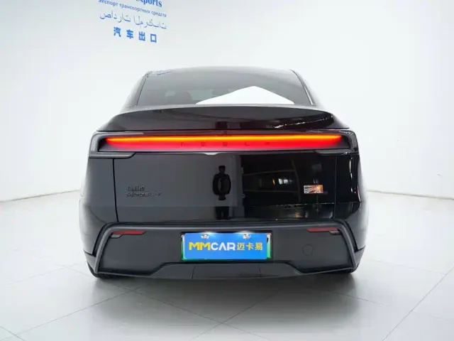 Tesla Model Y — Фото автомобиля 12