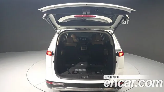 Kia Carnival Generation 4 — Фото автомобиля 20