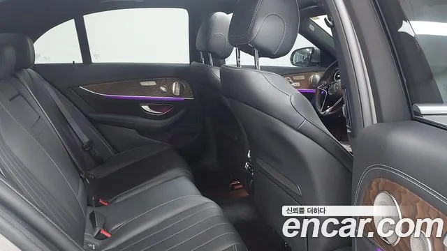 Mercedes-Benz E-Class — Фото автомобиля 10