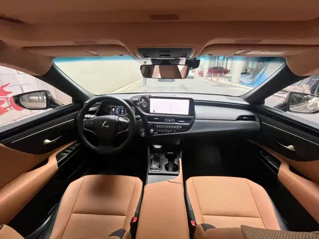 Lexus ES — Фото автомобиля 11