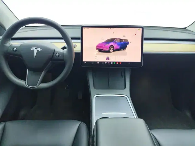 Tesla Model Y — Фото автомобиля 12