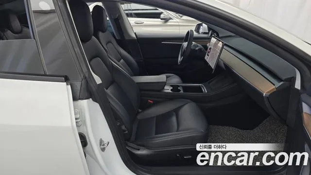 Tesla Model 3 — Фото автомобиля 26