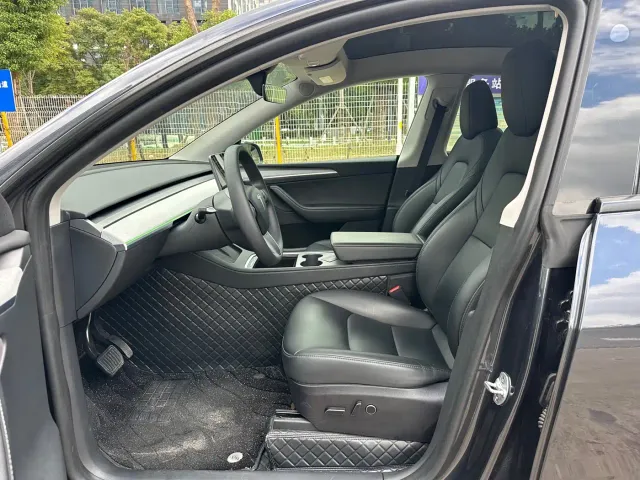Tesla Model Y — Фото автомобиля 4