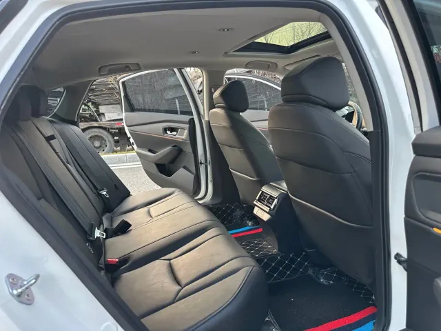 Honda Accord — Фото автомобиля 9