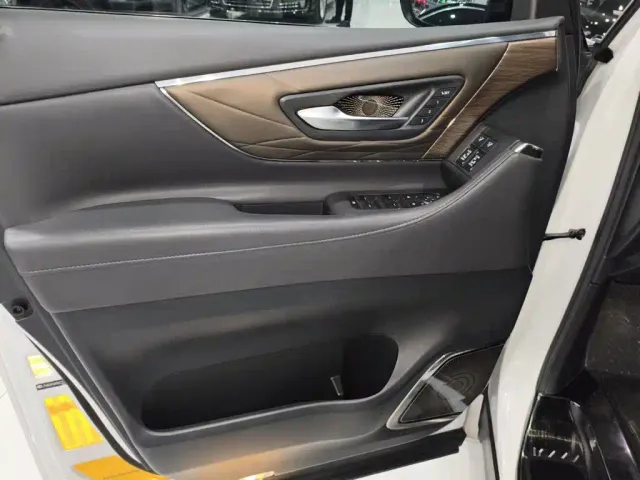 Toyota Vellfire — Фото автомобиля 7