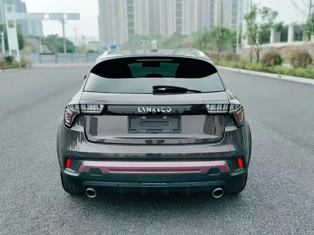 Lynk & Co 02 — Фото автомобиля 8