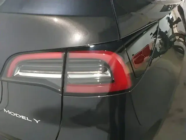 Tesla Model Y — Фото автомобиля 7