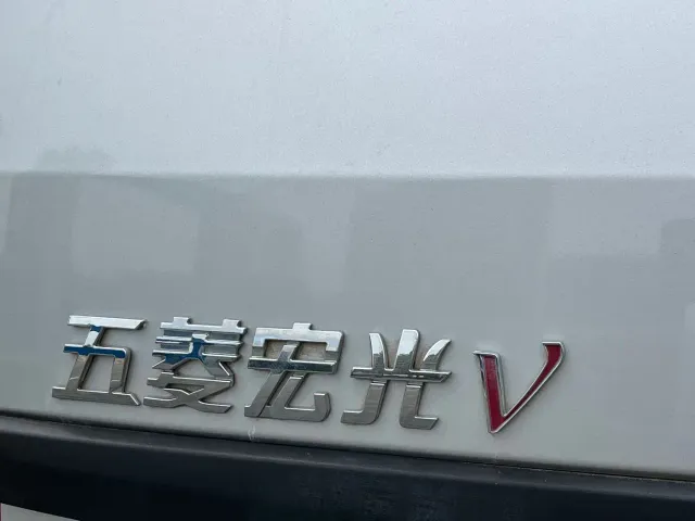 Wuling Hongguang V — Фото автомобиля 13
