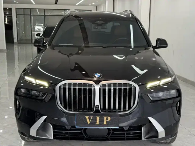 BMW X7 — Фото автомобиля 3