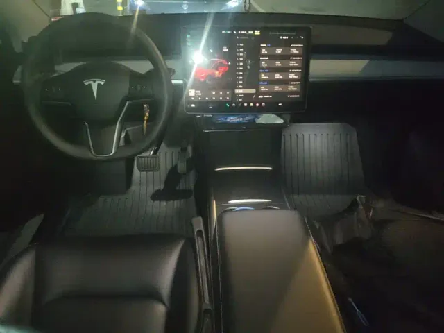 Tesla Model Y — Фото автомобиля 10