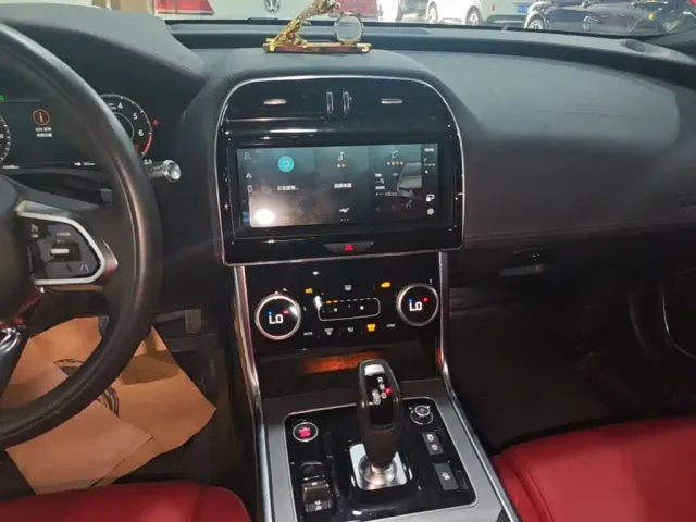 Jaguar XEL — Фото автомобиля 12