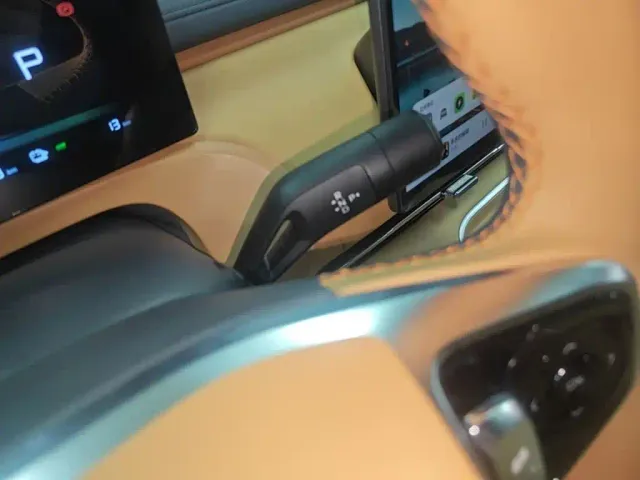 Geely Galaxy Starship 7 EM-i — Фото автомобиля 13