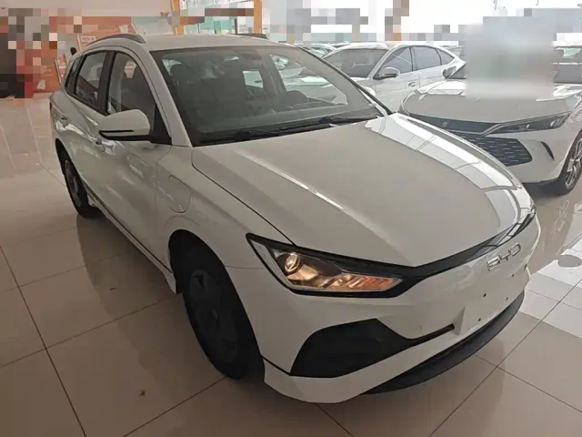 BYD e2 — Фото автомобиля 3