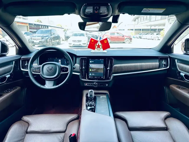 Volvo S90 — Фото автомобиля 5
