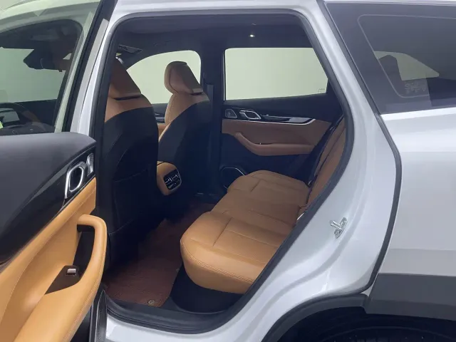 Geely Boyue L — Фото автомобиля 12