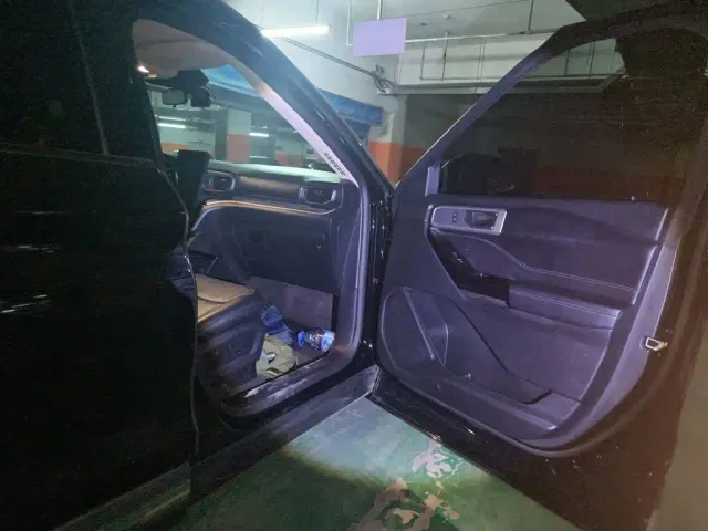 Ford Explorer — Фото автомобиля 15