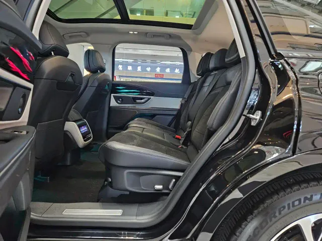 Lincoln Nautilus 2025 2.0T AWD Prestige Hybrid — Фото автомобиля 14