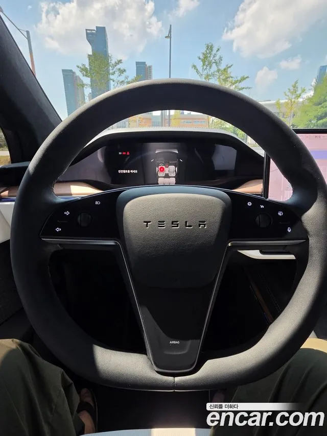 Tesla Model X — Фото автомобиля 5