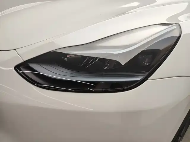 Tesla Model Y — Фото автомобиля 18