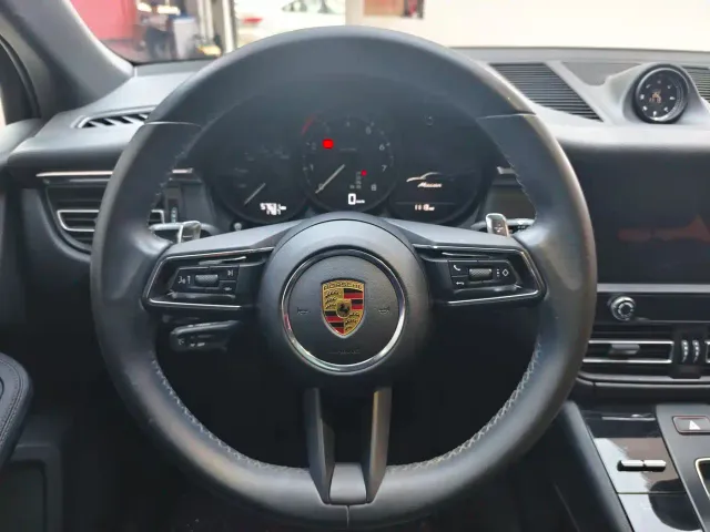 Porsche Macan — Фото автомобиля 11
