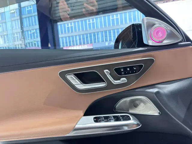 Mercedes-Benz E-Class — Фото автомобиля 12