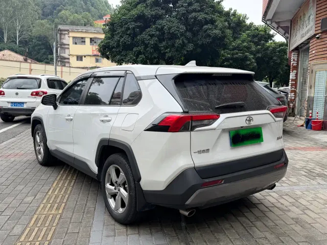 Toyota RAV4 — Фото автомобиля 4