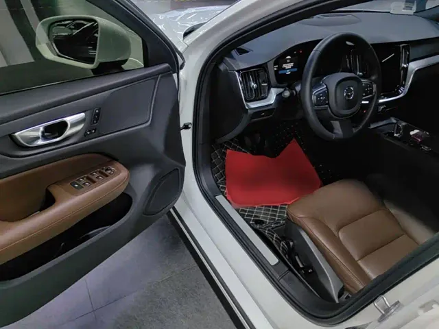 Volvo S60 — Фото автомобиля 15