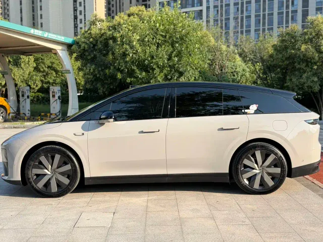 Li Auto i6 — Фото автомобиля 7