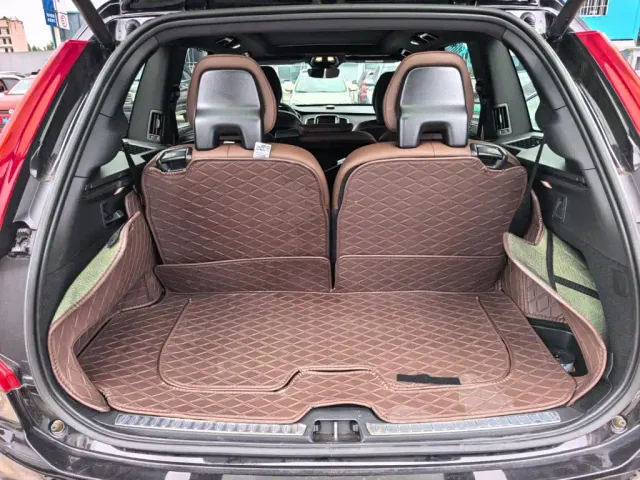 Volvo XC90 — Фото автомобиля 6