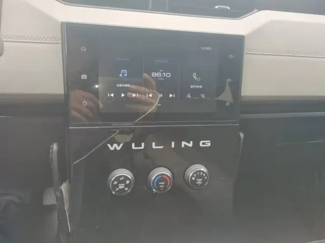 Wuling Zhengcheng — Фото автомобиля 12