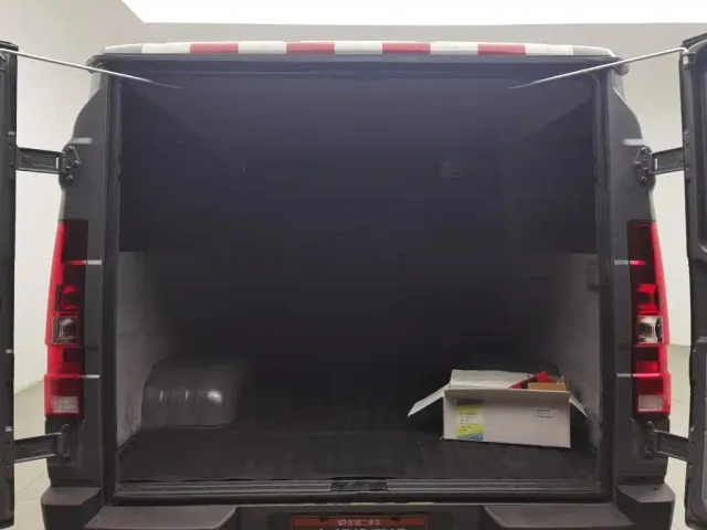 Iveco Iveco Daily 2025 Model V35 Van 2.5T Manual Short Wheelbase Low Roof Dual Tires — Фото автомобиля 16